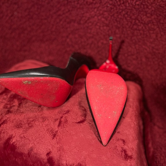 Christian Louboutin - Picture 7 of 17